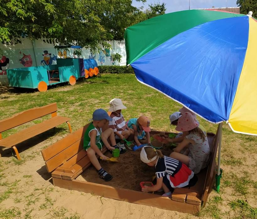 Игры с песком - любимый вид деятельности дошколят в летний период